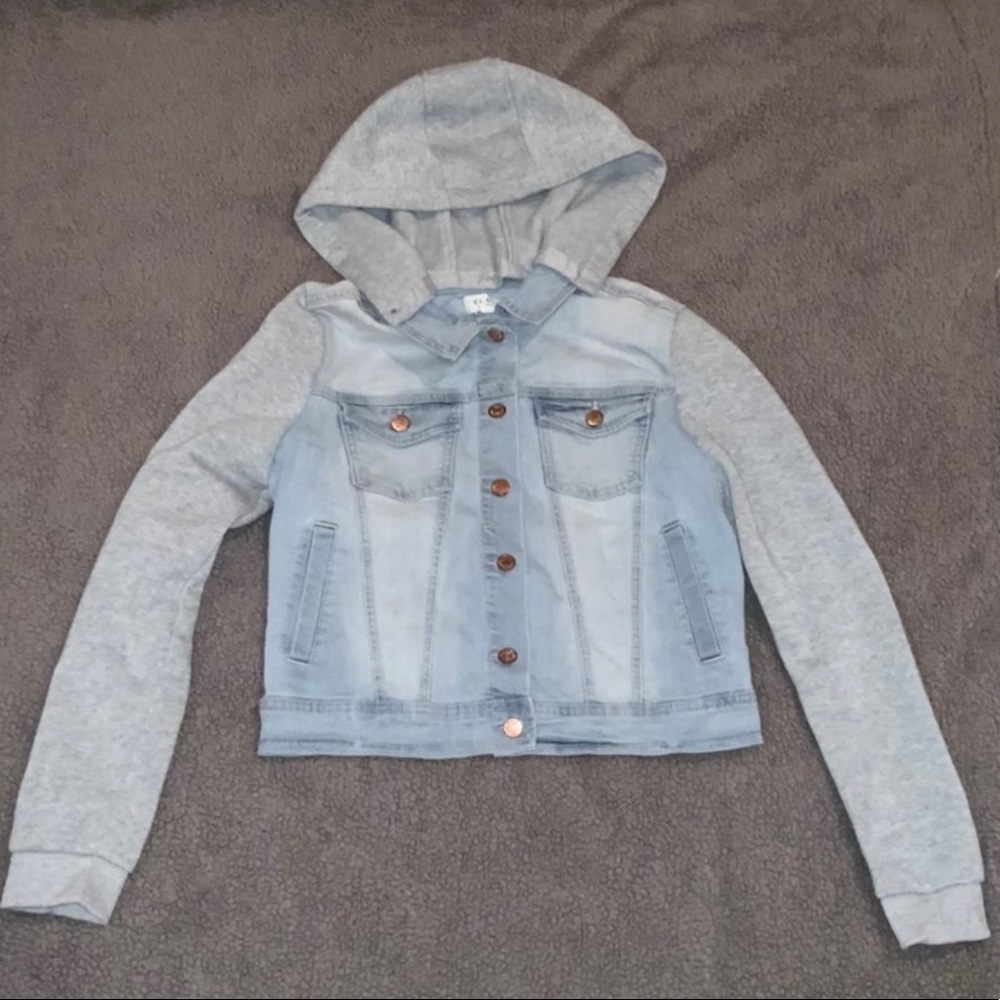 Jean jacket with soft sleeve and hood
